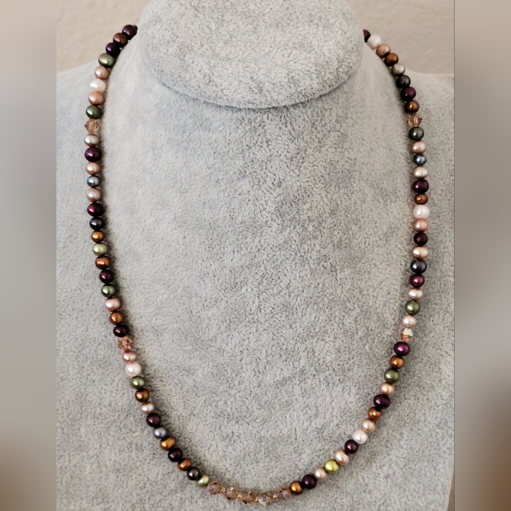 Lovely Freshwater Pearl Necklace In An Array Of Earthtone Colors